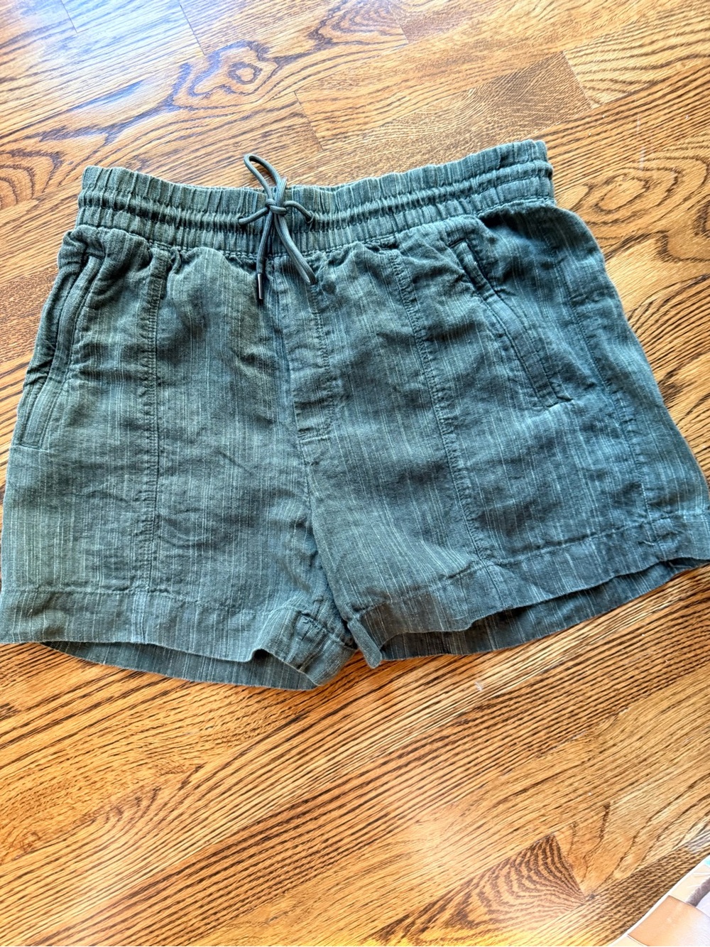 Athleta Linen shorts. Elastic/tie waistband. Army green. EUC Size S  zip pockets